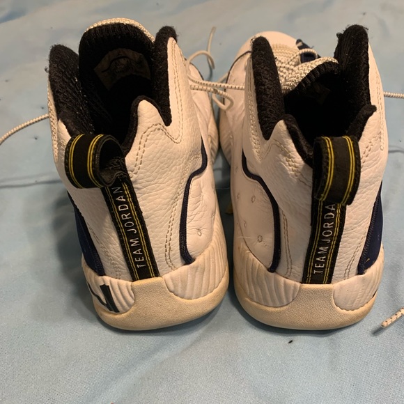 Nike Air Jordan Jumpman Team 2. Size 9.5 - Picture 5 of 6